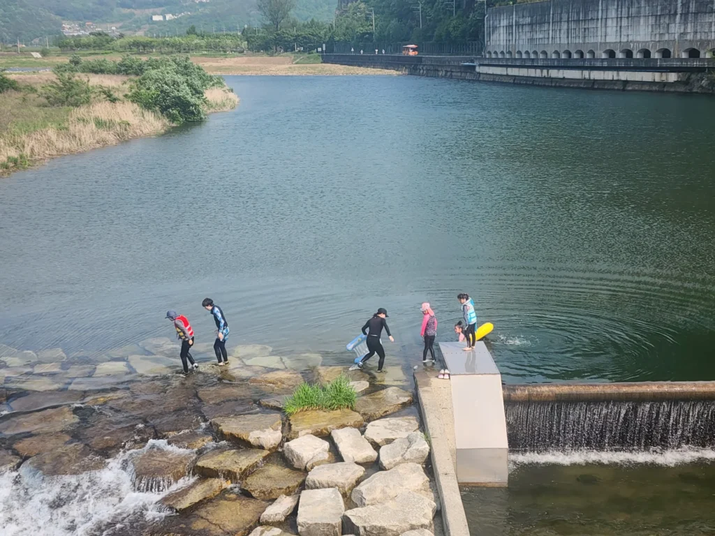 경남 밀양 계곡 추천 단장숲유원지 당일치기 물놀이 좋은곳! - 20240428_152810-밀양단장숲인물-012